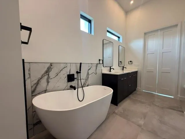 2030 Forest Hill Boulevard Houston, TX 77023