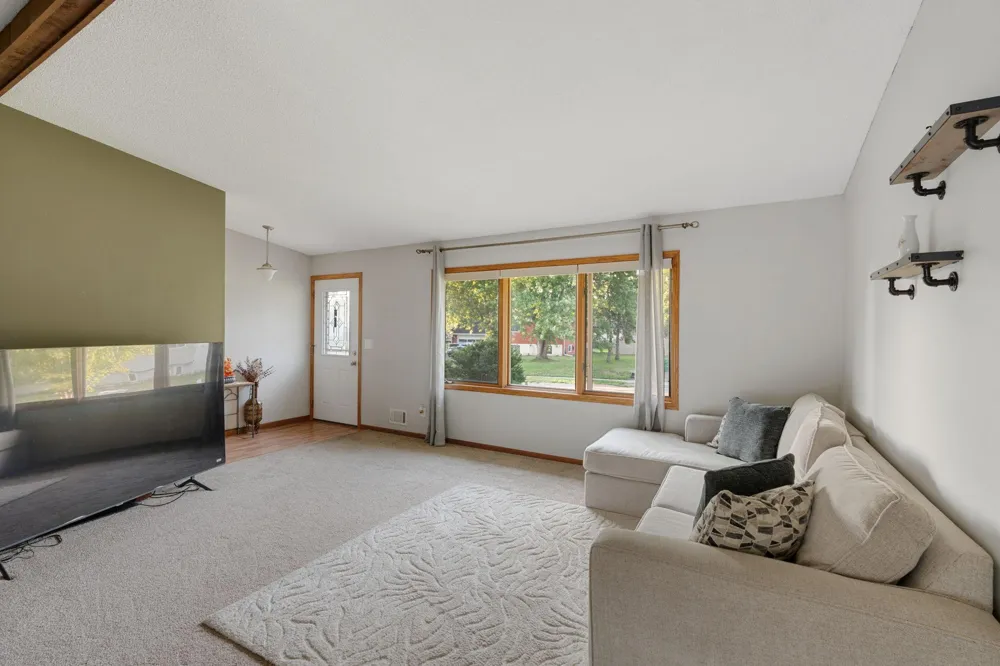 474 83rd Avenue NE Spring Lake Park, MN 55432