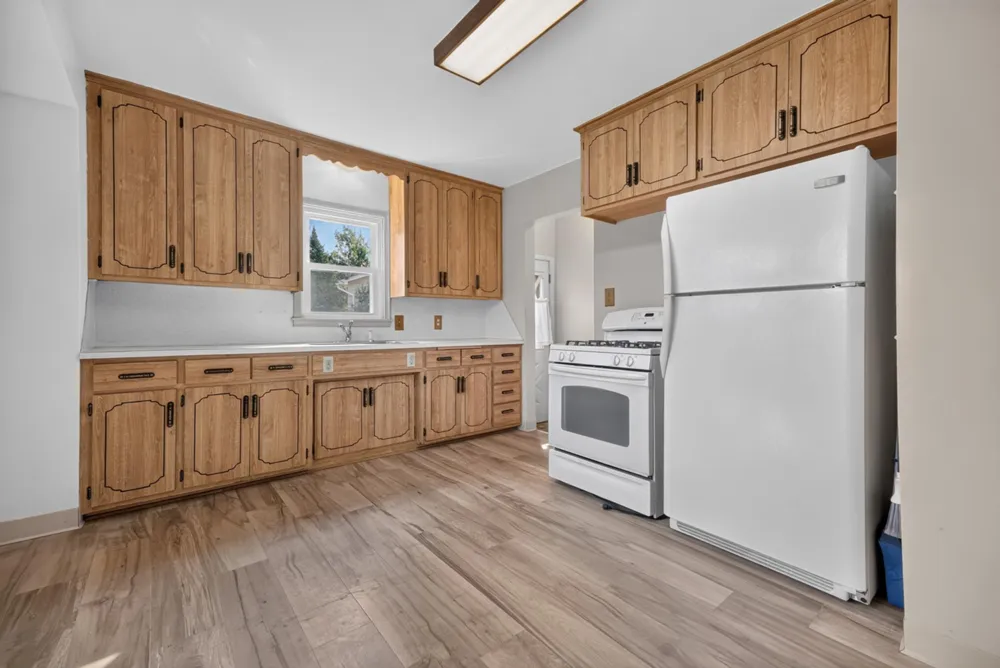 1220 Frisbie Avenue Maplewood, MN 55109