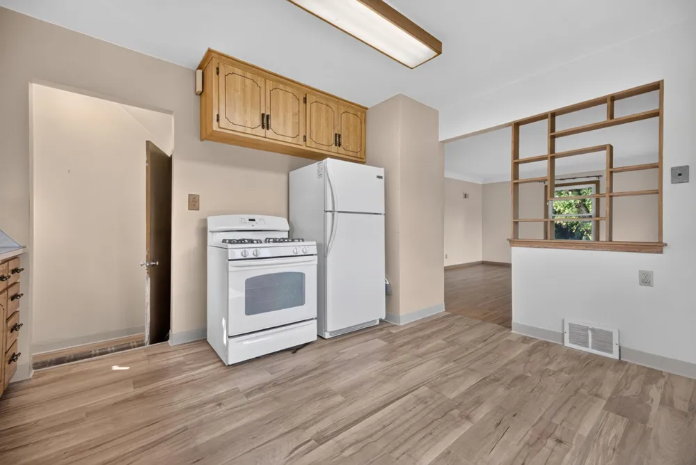 1220 Frisbie Avenue Maplewood, MN 55109