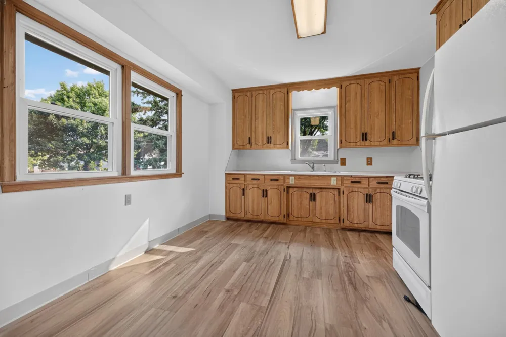 1220 Frisbie Avenue Maplewood, MN 55109