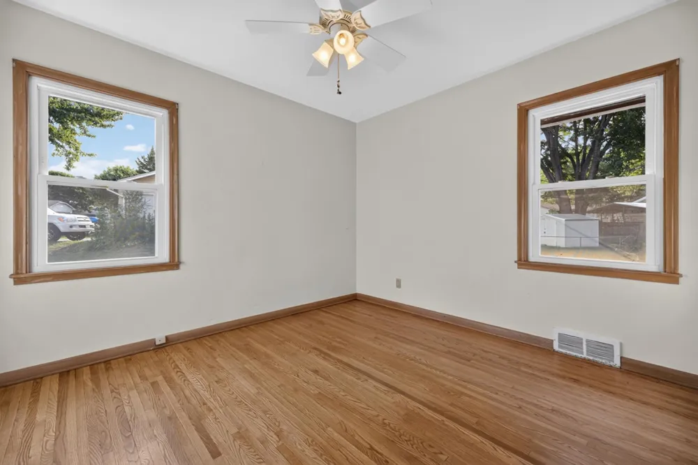 1220 Frisbie Avenue Maplewood, MN 55109
