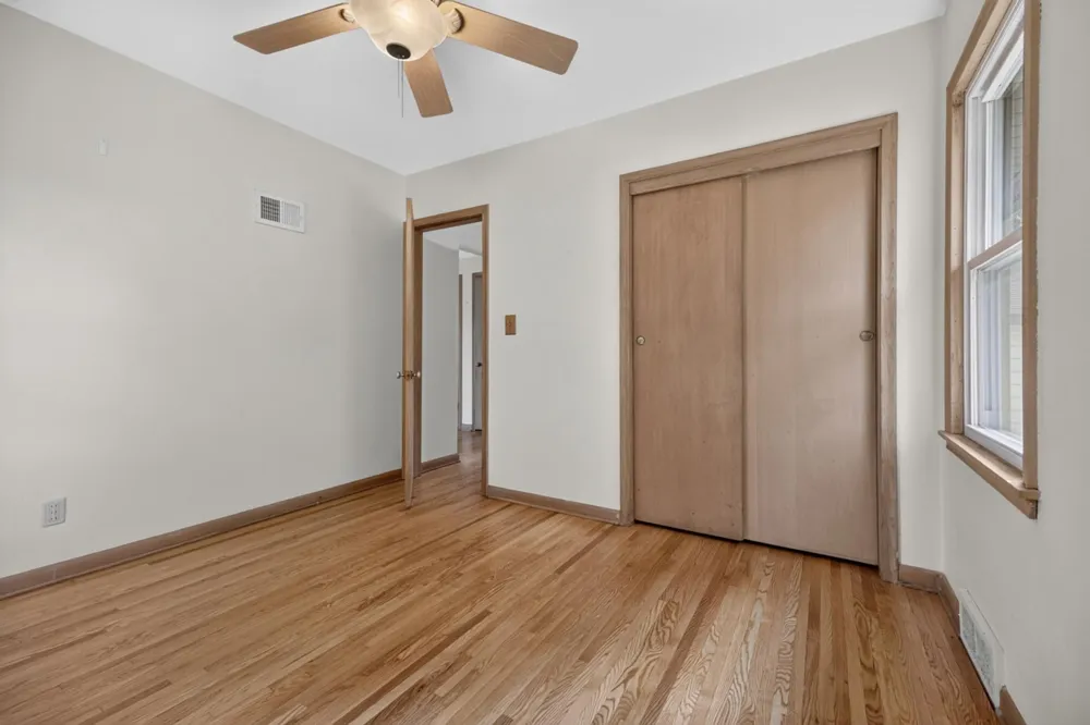 1220 Frisbie Avenue Maplewood, MN 55109