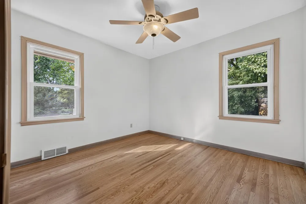 1220 Frisbie Avenue Maplewood, MN 55109