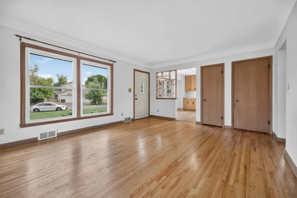 1220 Frisbie Avenue Maplewood, MN 55109