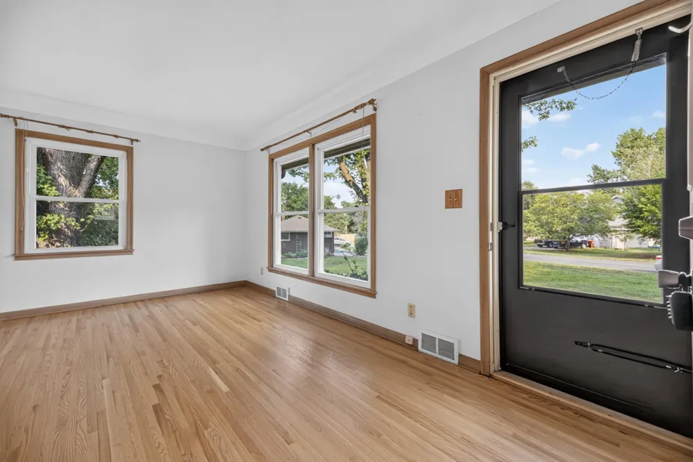 1220 Frisbie Avenue Maplewood, MN 55109