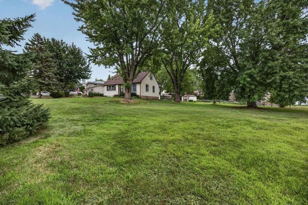 1220 Frisbie Avenue Maplewood, MN 55109