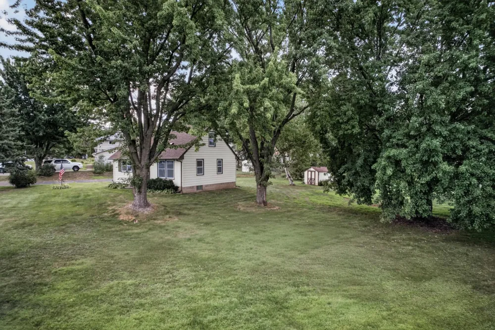 1220 Frisbie Avenue Maplewood, MN 55109