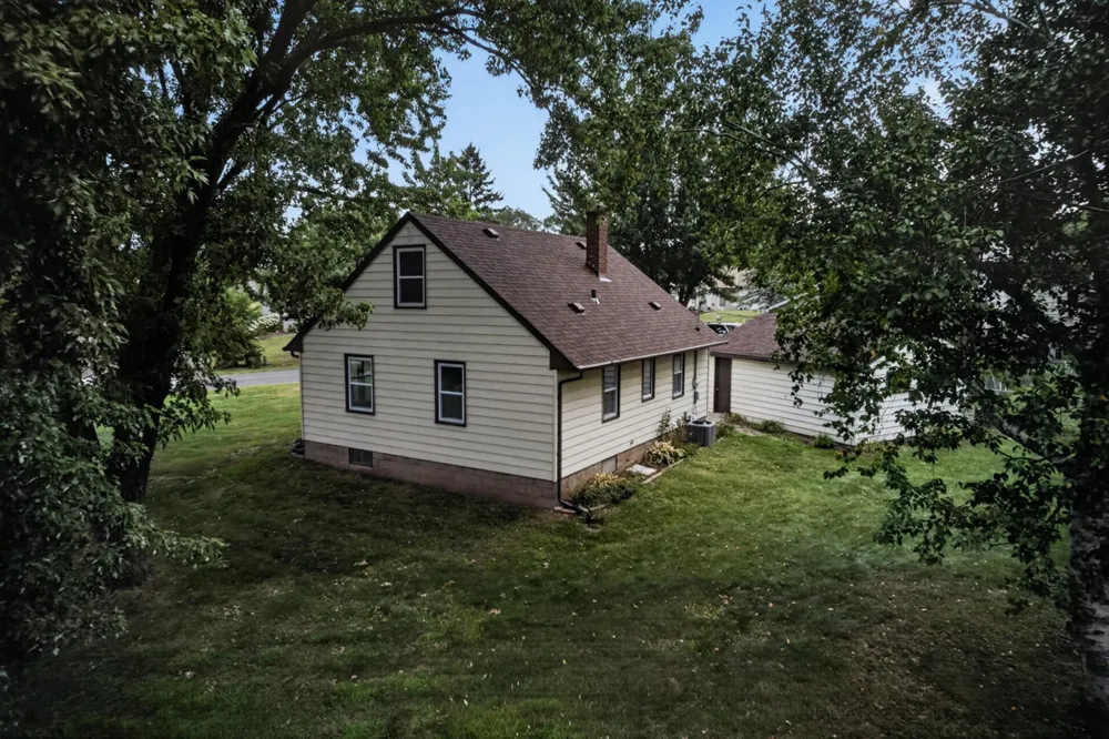 1220 Frisbie Avenue Maplewood, MN 55109