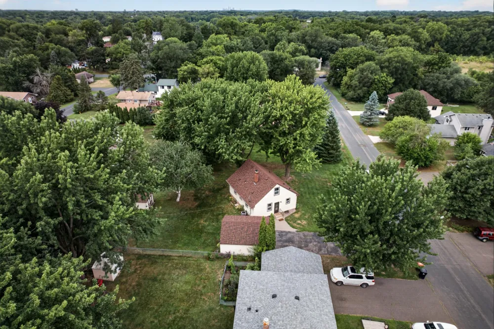 1220 Frisbie Avenue Maplewood, MN 55109