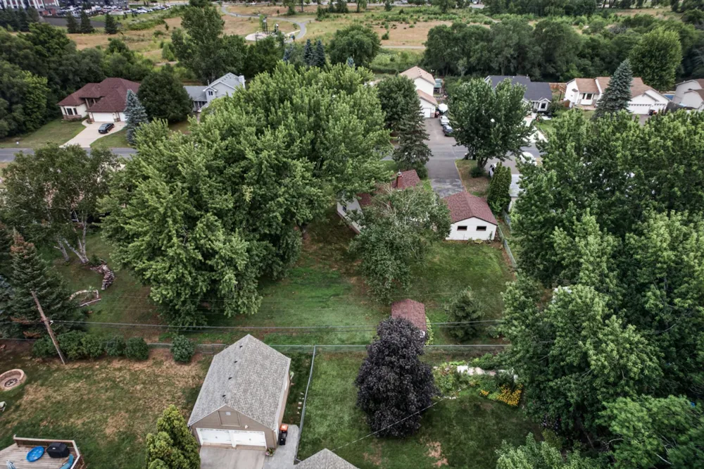 1220 Frisbie Avenue Maplewood, MN 55109