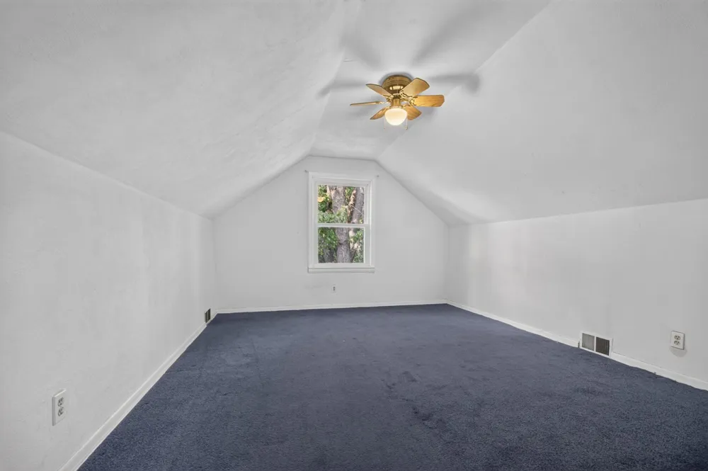 1220 Frisbie Avenue Maplewood, MN 55109