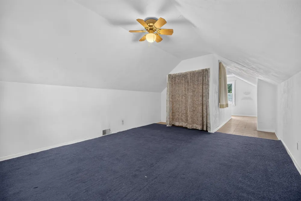 1220 Frisbie Avenue Maplewood, MN 55109