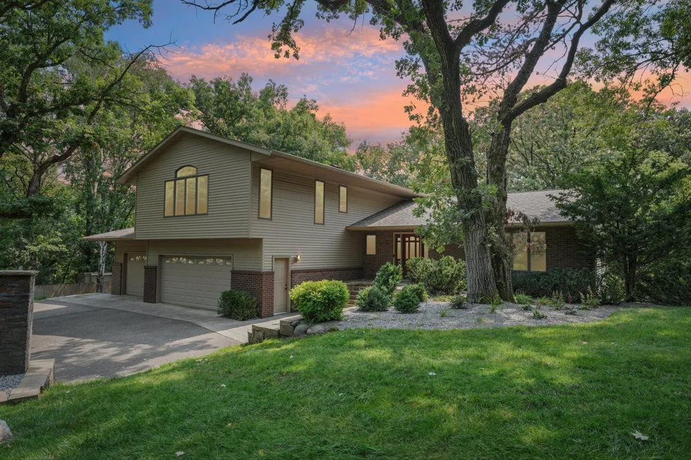 1206 102nd Street W Inver Grove Heights, MN 55077