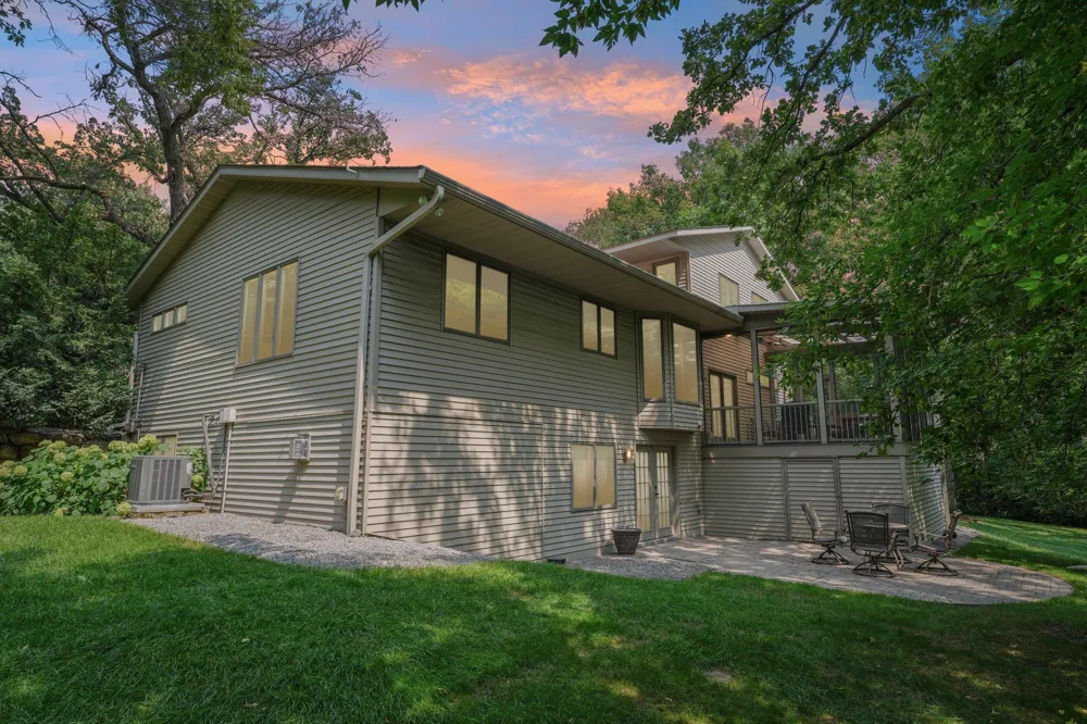1206 102nd Street W Inver Grove Heights, MN 55077