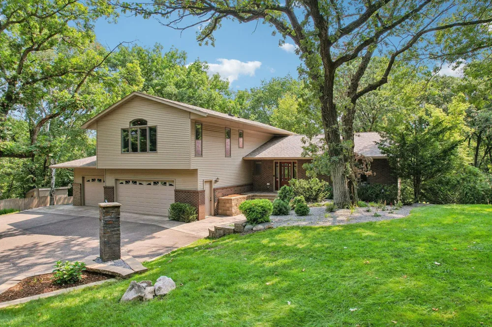 1206 102nd Street W Inver Grove Heights, MN 55077