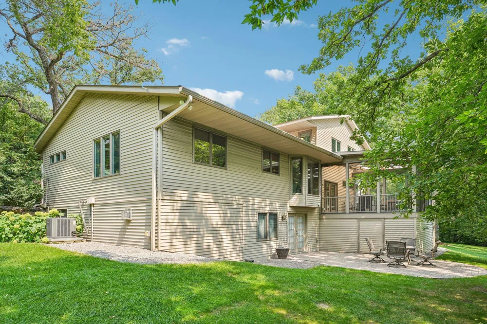 1206 102nd Street W Inver Grove Heights, MN 55077