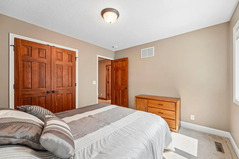 1206 102nd Street W Inver Grove Heights, MN 55077