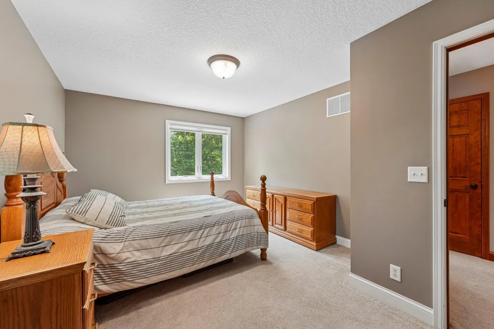1206 102nd Street W Inver Grove Heights, MN 55077