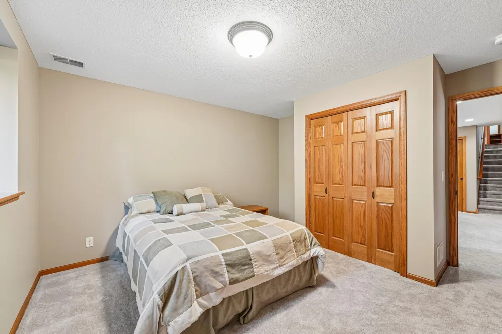 1206 102nd Street W Inver Grove Heights, MN 55077