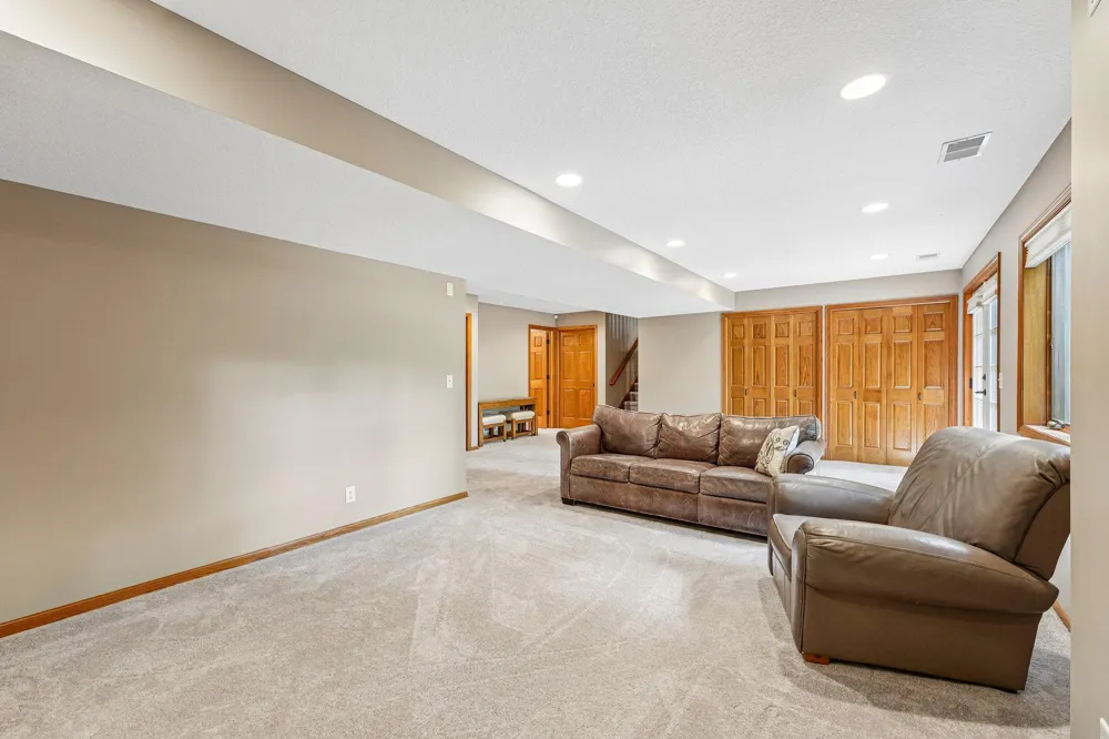 1206 102nd Street W Inver Grove Heights, MN 55077