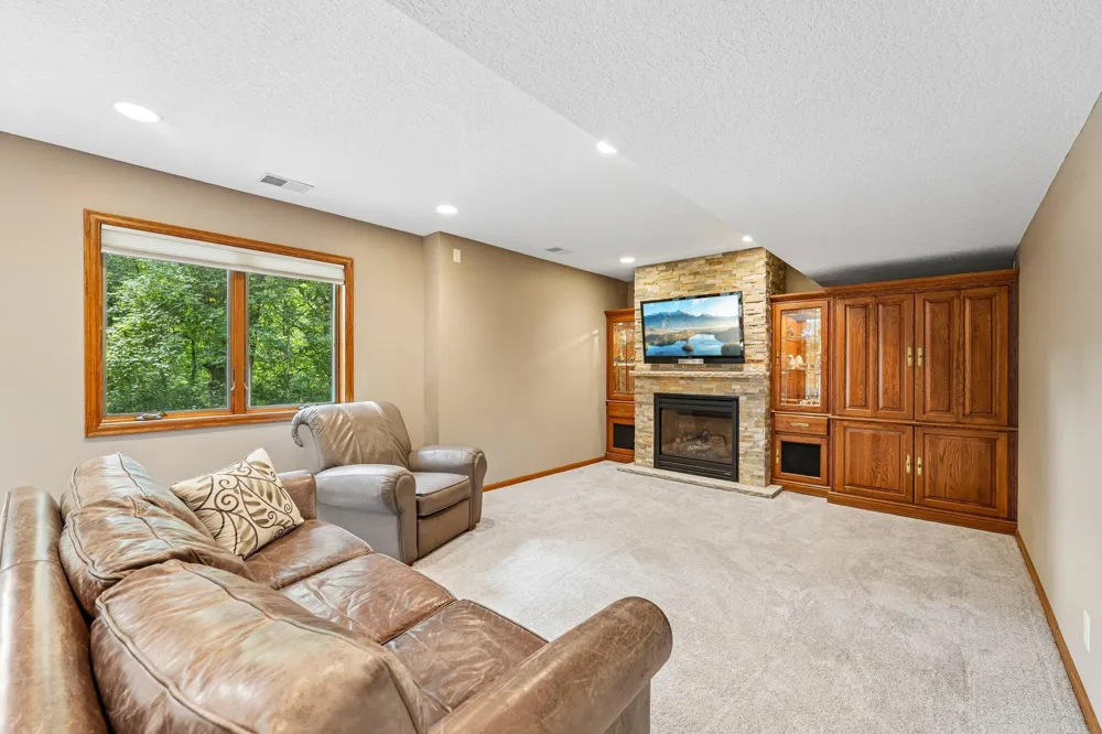 1206 102nd Street W Inver Grove Heights, MN 55077