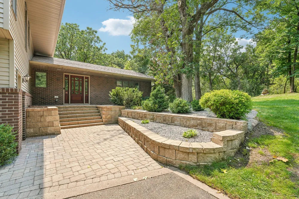 1206 102nd Street W Inver Grove Heights, MN 55077
