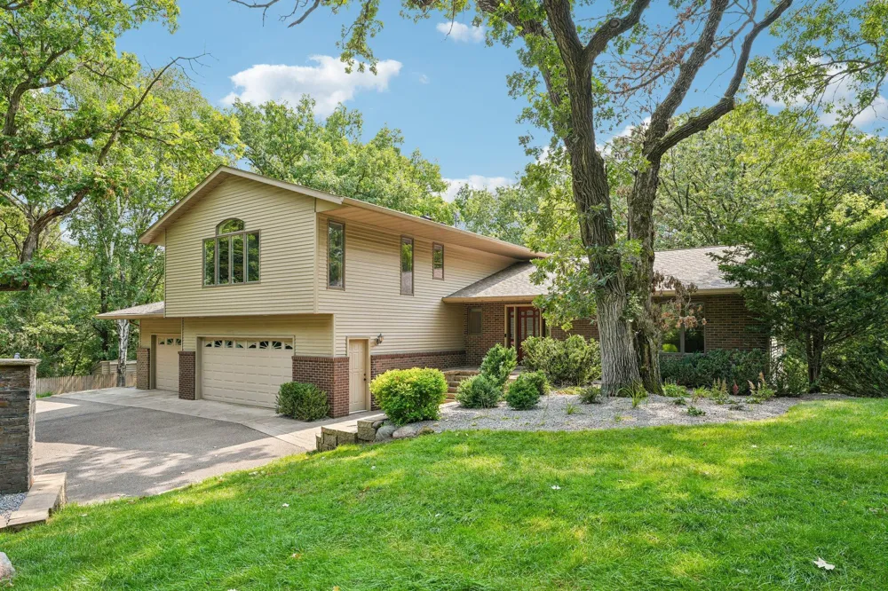 1206 102nd Street W Inver Grove Heights, MN 55077