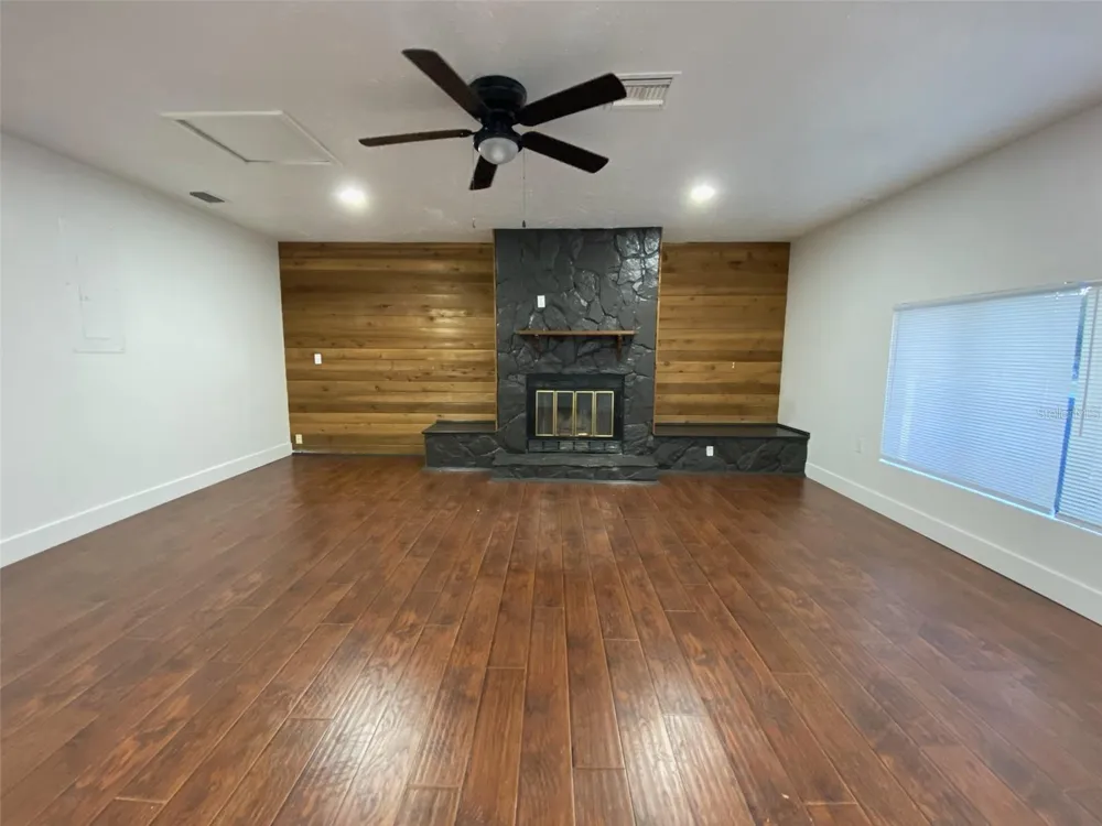 4614 E SENECA AVENUE Tampa, FL 33617