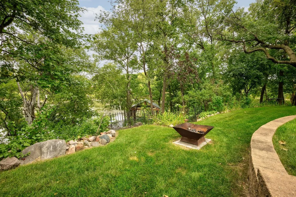 8275 College Trail Inver Grove Heights, MN 55076