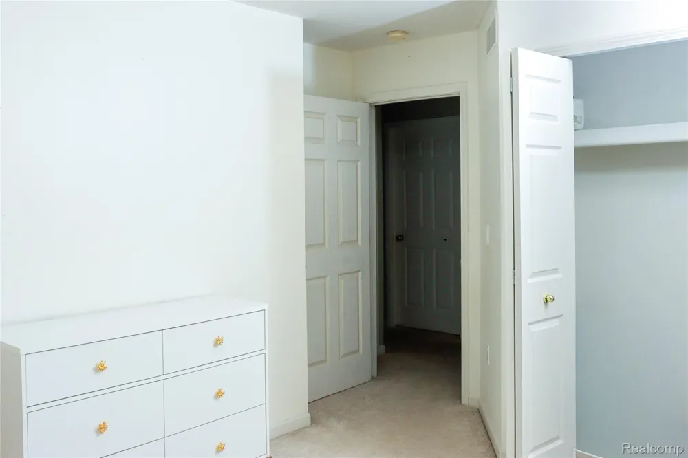 22064 Hayes Avenue Eastpointe City, MI 48021