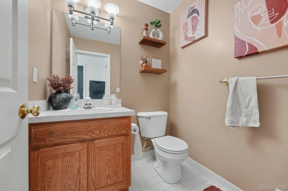22064 Hayes Avenue Eastpointe City, MI 48021