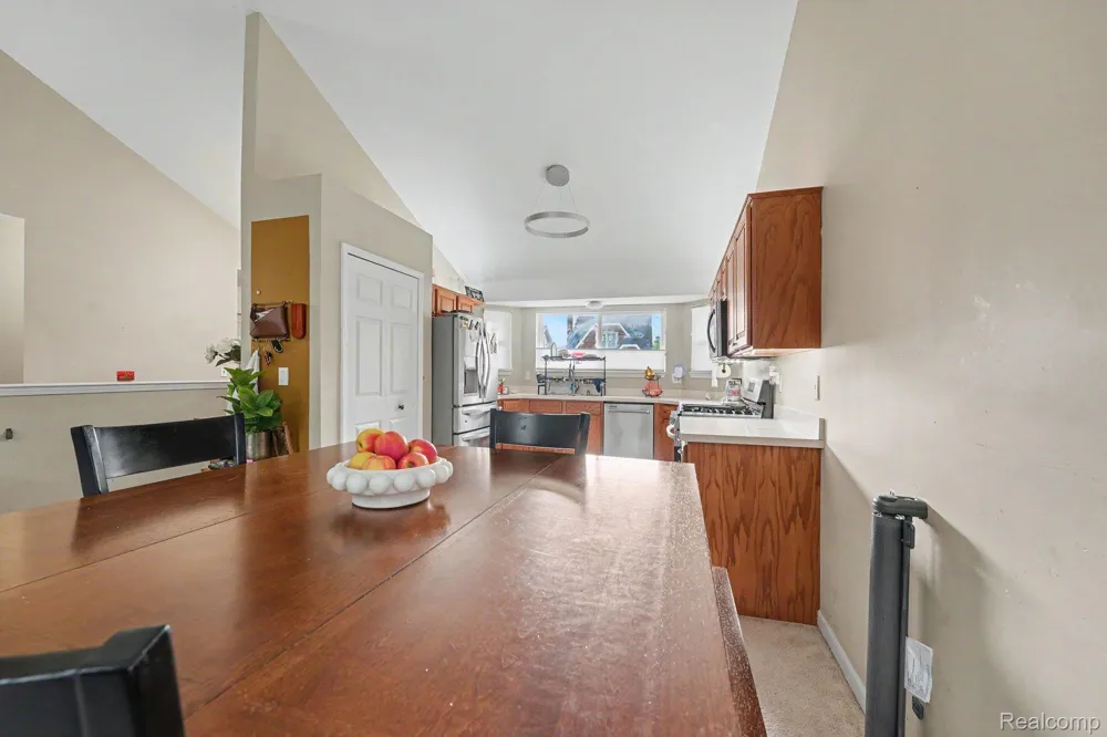 22064 Hayes Avenue Eastpointe City, MI 48021