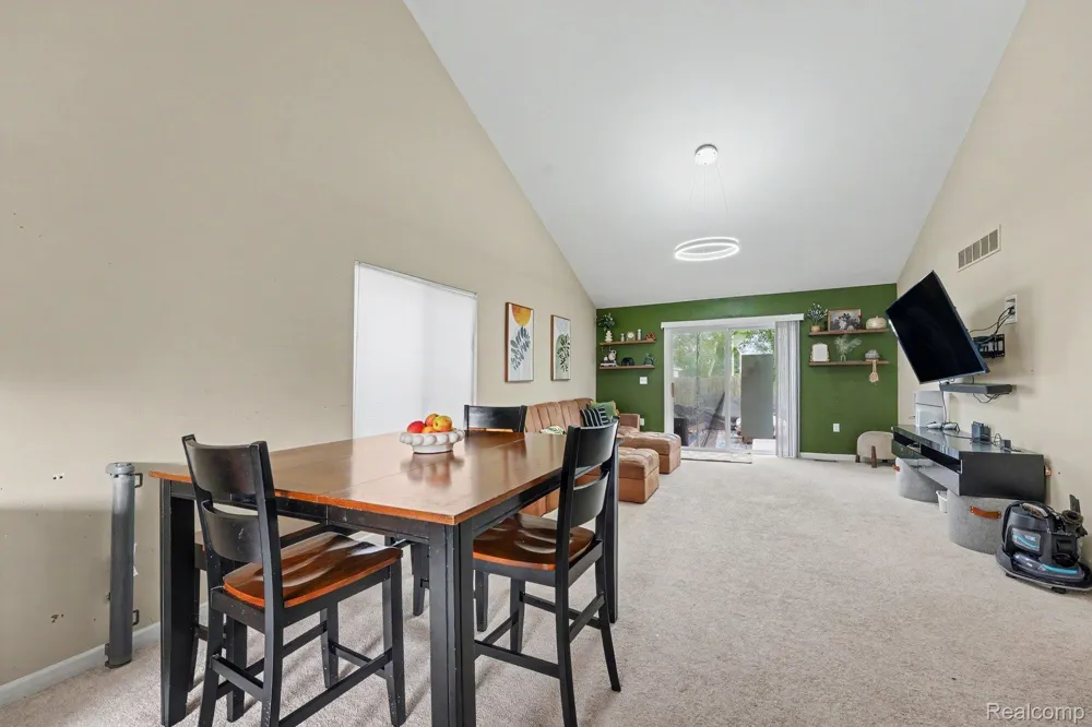 22064 Hayes Avenue Eastpointe City, MI 48021