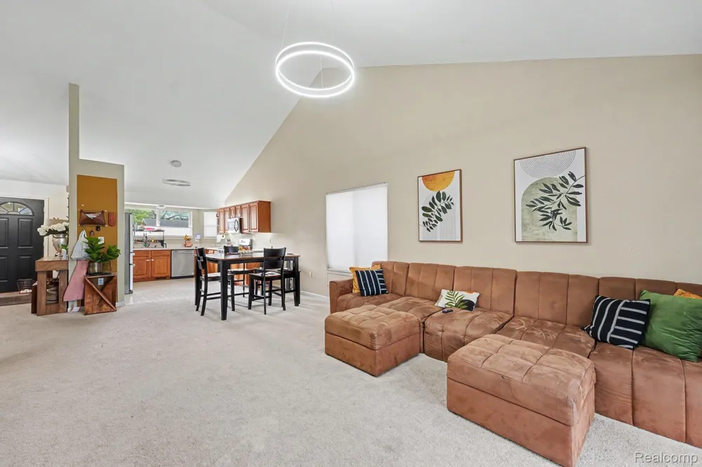 22064 Hayes Avenue Eastpointe City, MI 48021