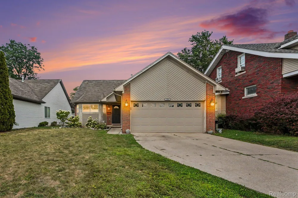 22064 Hayes Avenue Eastpointe City, MI 48021