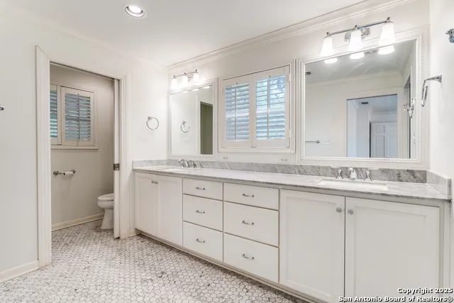 100 SEFORD DR Terrell Hills, TX 78209