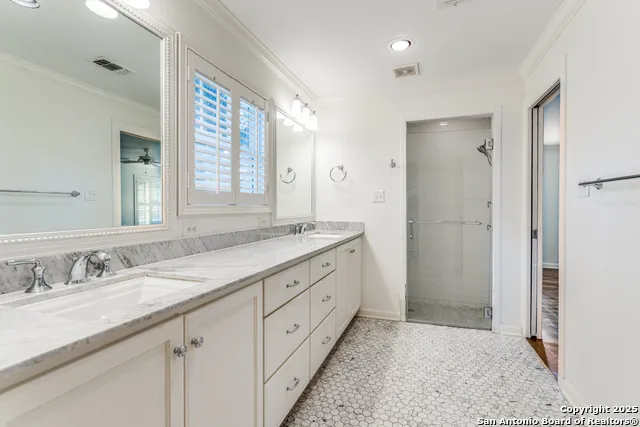 100 SEFORD DR Terrell Hills, TX 78209