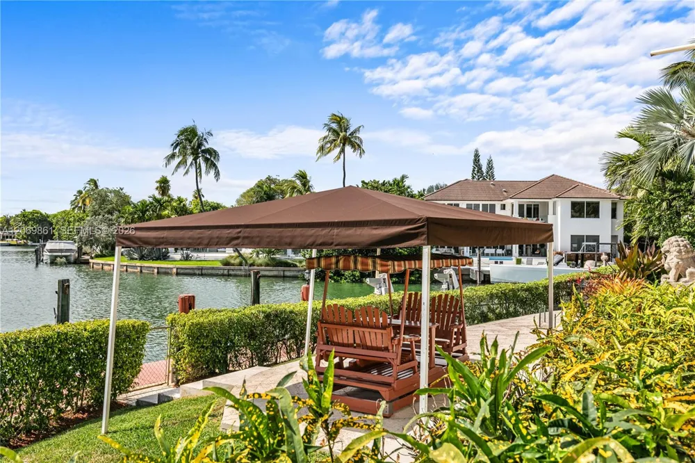 241 Cape Florida Dr Key Biscayne, FL 33149