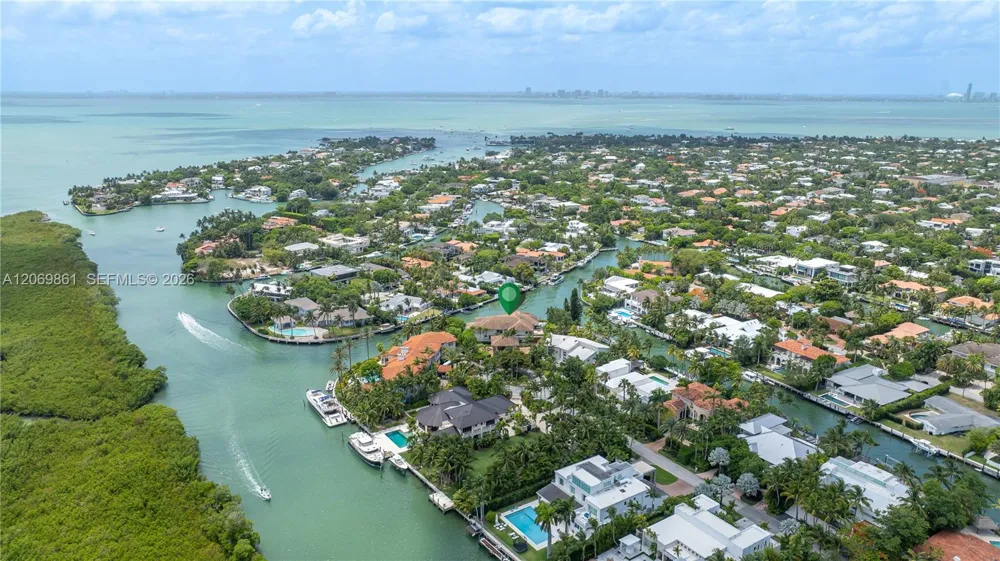 241 Cape Florida Dr Key Biscayne, FL 33149