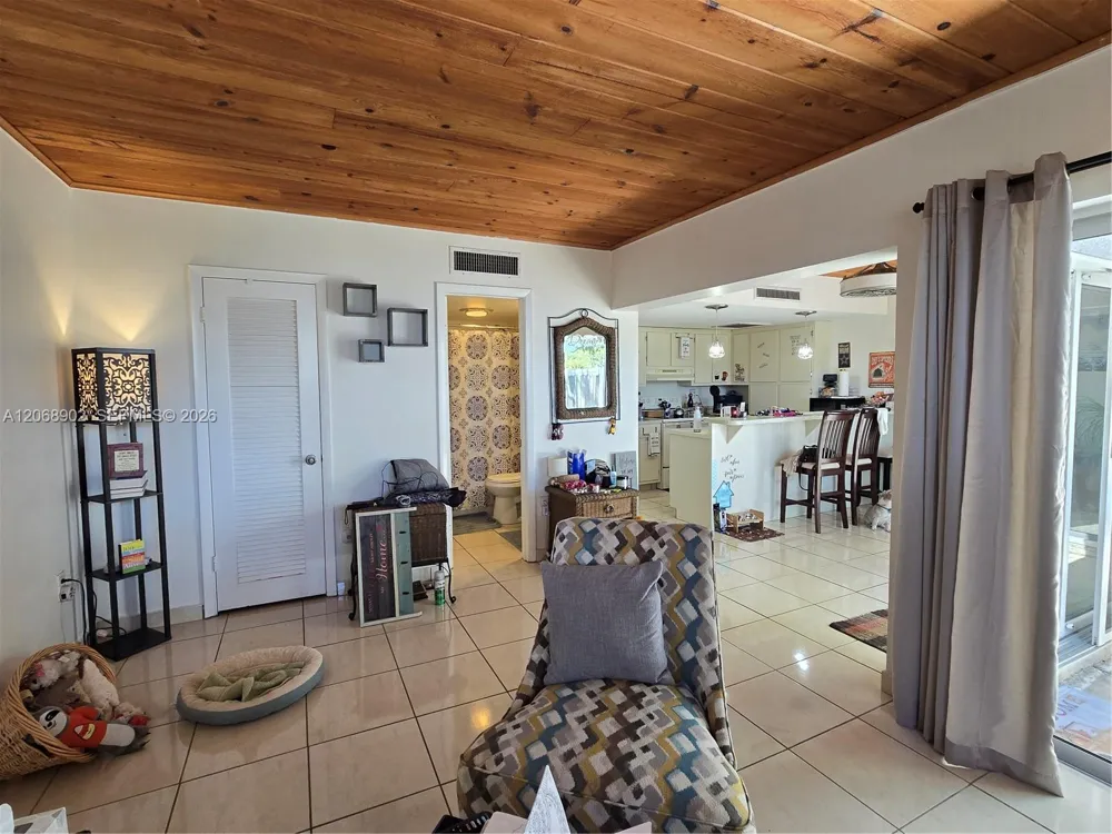 16330 Oak Walk Miami Lakes, FL 33014