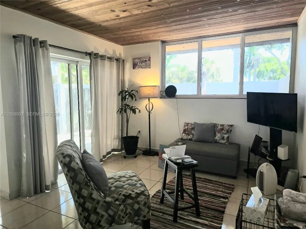 16330 Oak Walk Miami Lakes, FL 33014