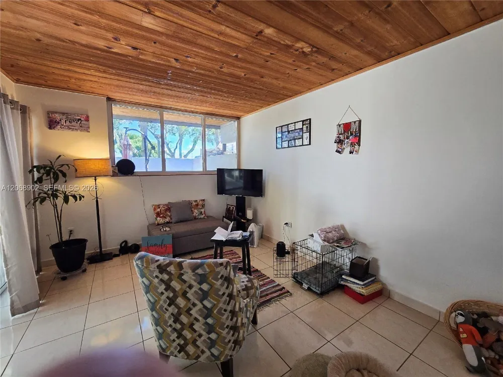 16330 Oak Walk Miami Lakes, FL 33014