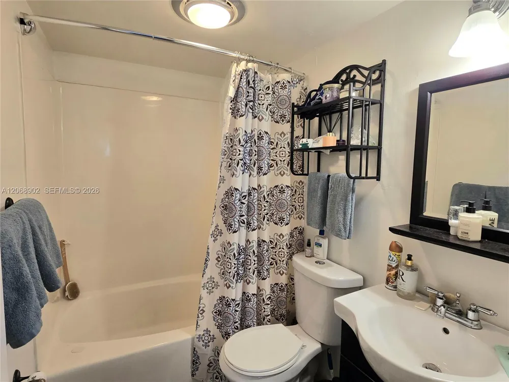 16330 Oak Walk Miami Lakes, FL 33014