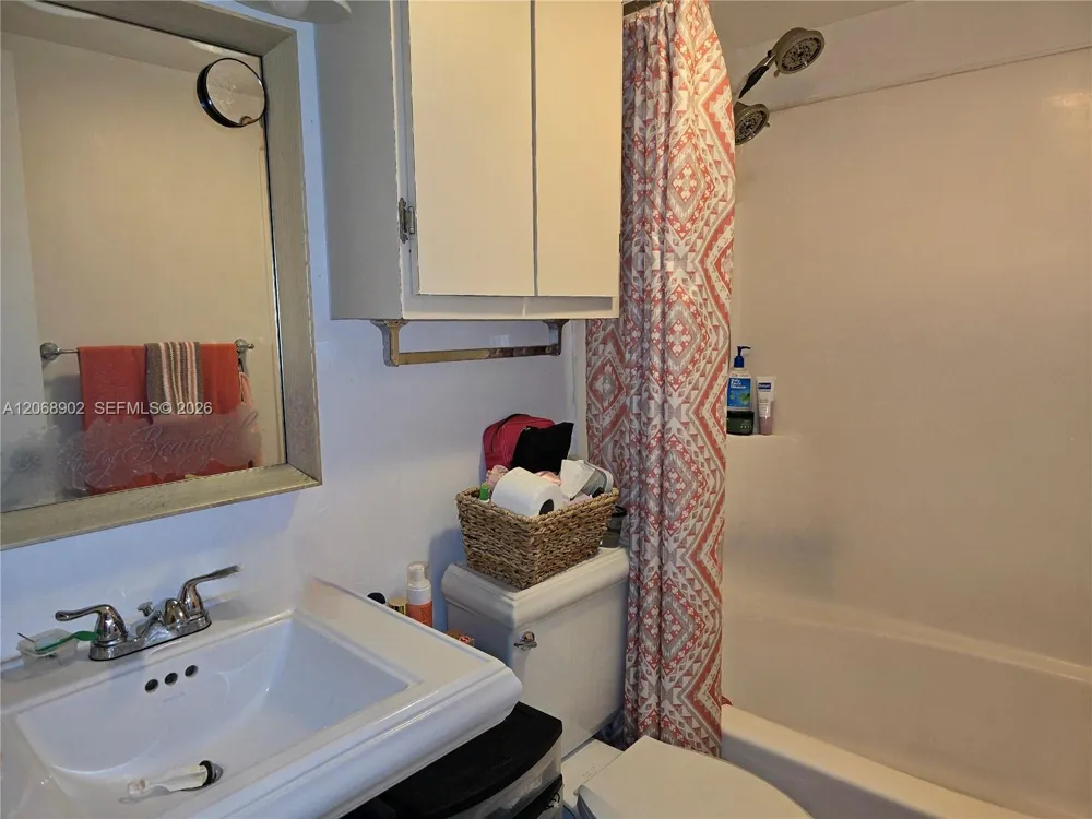 16330 Oak Walk Miami Lakes, FL 33014