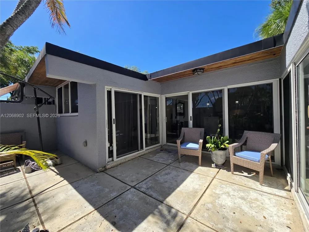 16330 Oak Walk Miami Lakes, FL 33014