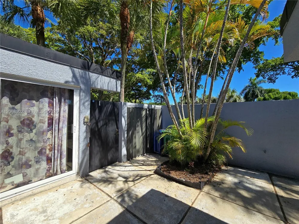16330 Oak Walk Miami Lakes, FL 33014