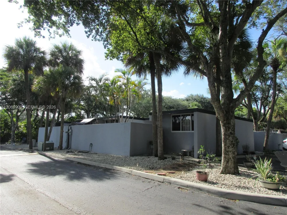 16330 Oak Walk Miami Lakes, FL 33014