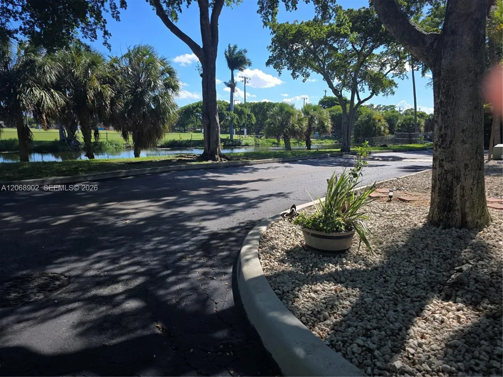 16330 Oak Walk Miami Lakes, FL 33014