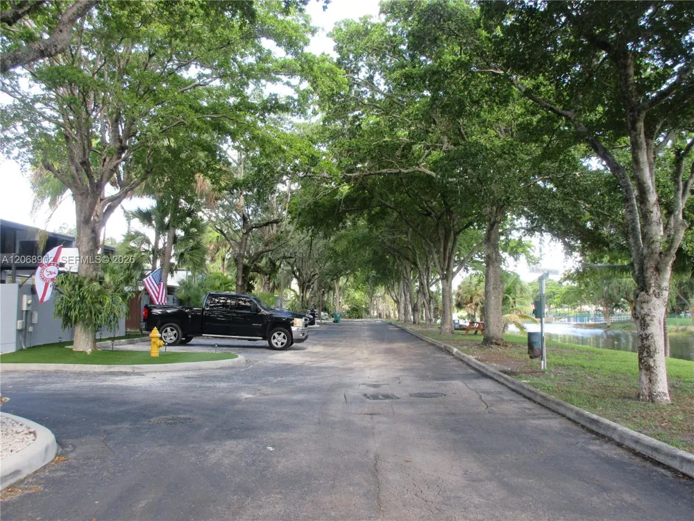 16330 Oak Walk Miami Lakes, FL 33014